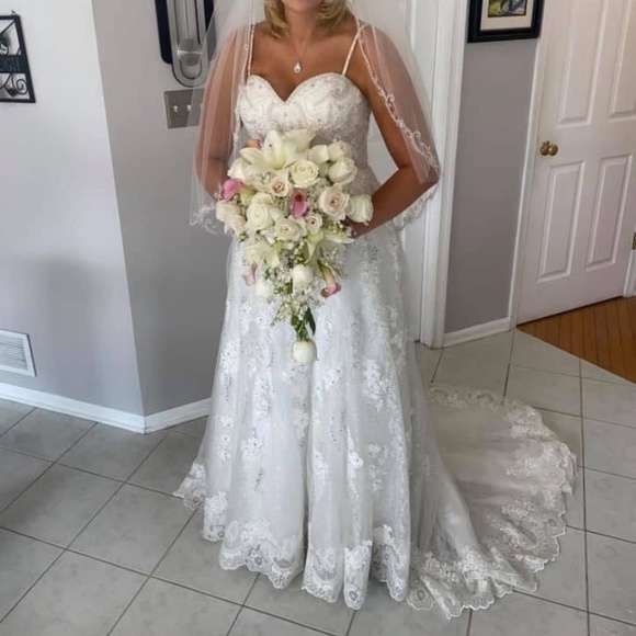 SALE Sweetheart neckline A line Wedding Dress- ONLY WORN 30 MIN- perserved - Picture 1 of 1